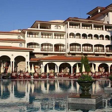 Üdülőközpont Helena Park 5*